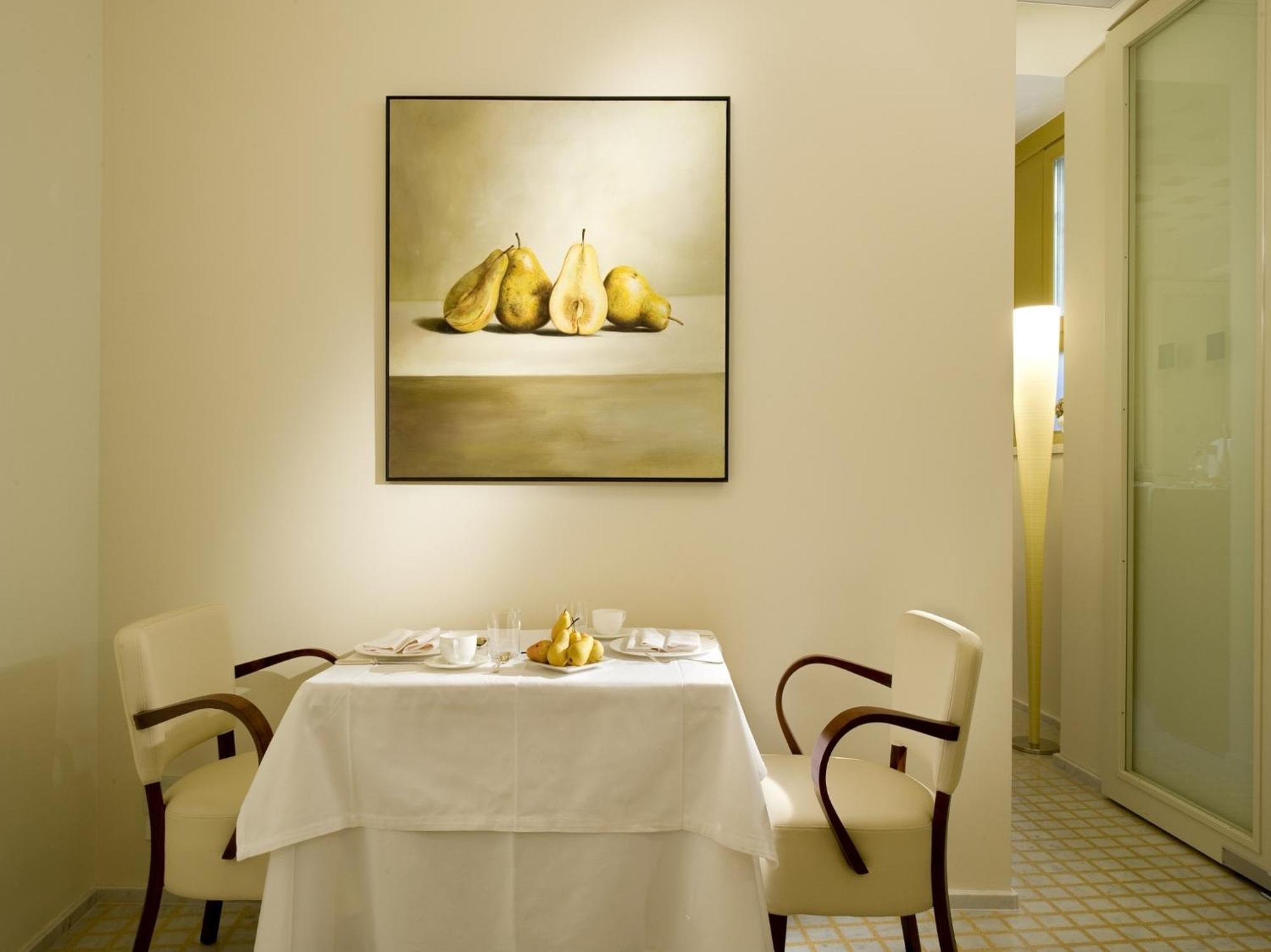 Petronilla - Hotel In Bergamo Bagian luar foto