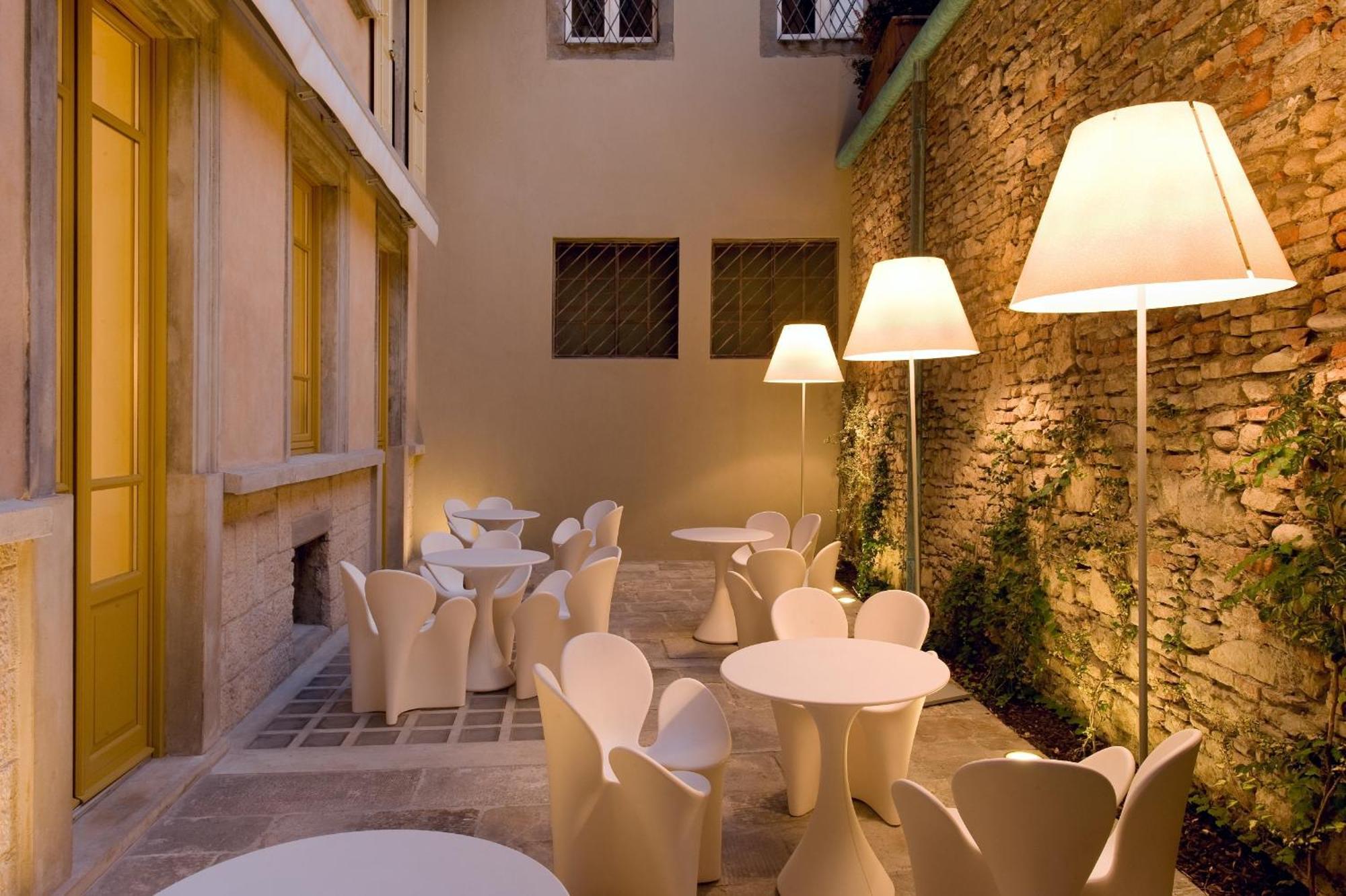 Petronilla - Hotel In Bergamo Bagian luar foto