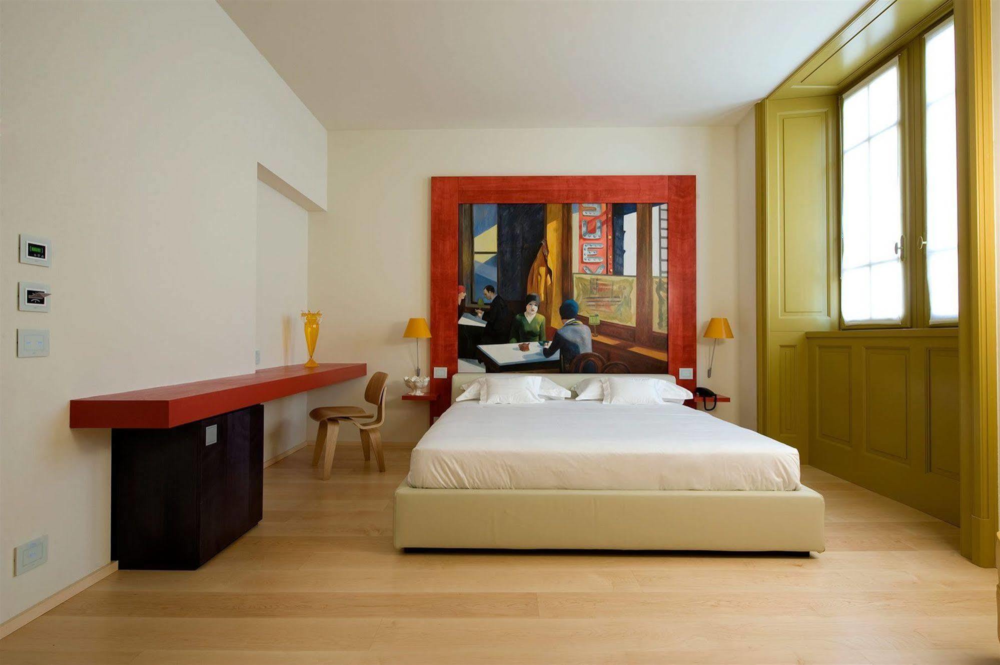 Petronilla - Hotel In Bergamo Bagian luar foto