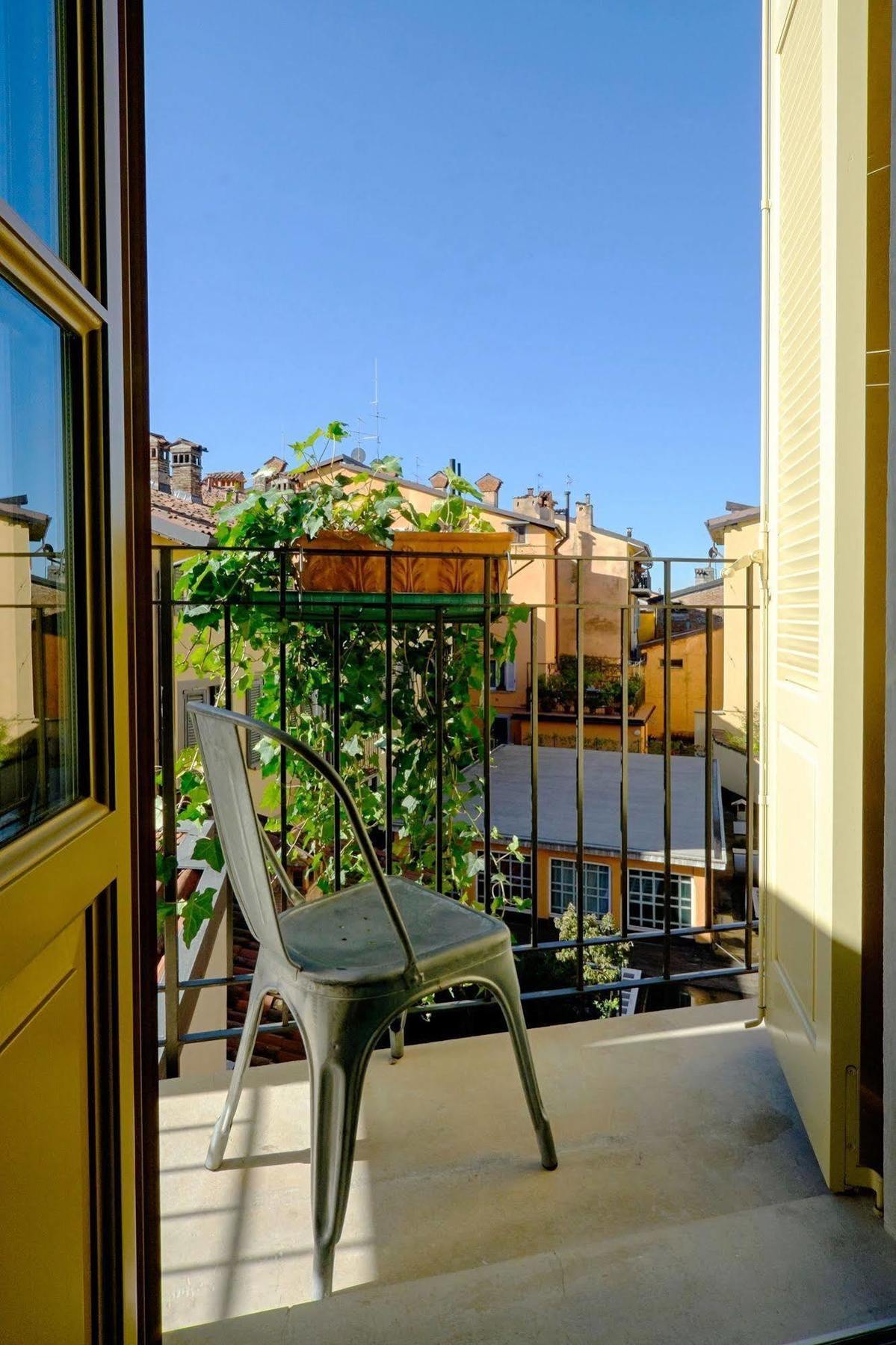 Petronilla - Hotel In Bergamo Bagian luar foto
