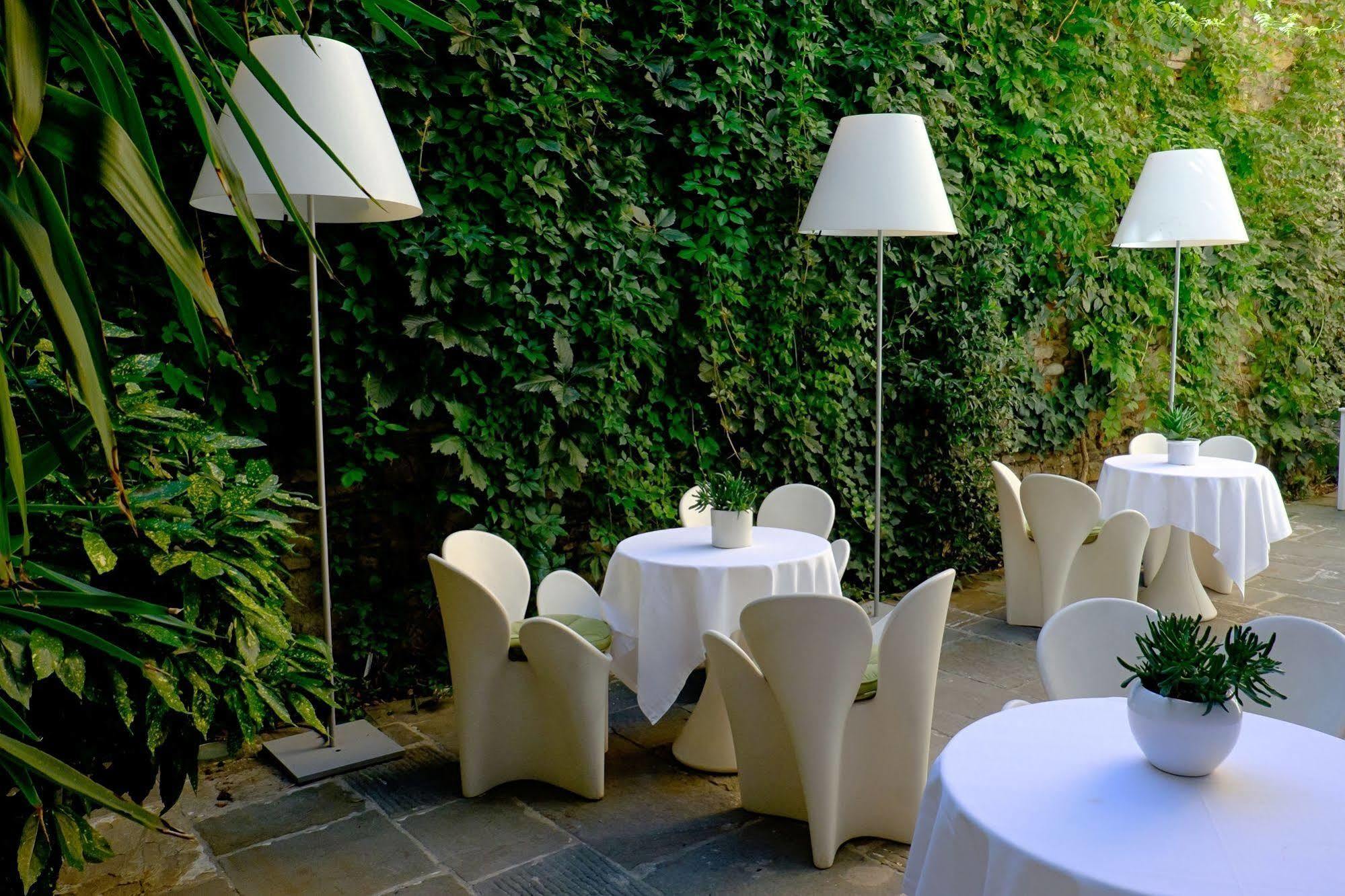 Petronilla - Hotel In Bergamo Bagian luar foto