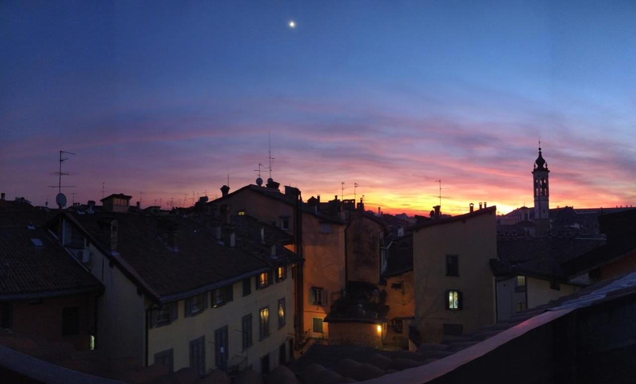 Petronilla - Hotel In Bergamo Bagian luar foto